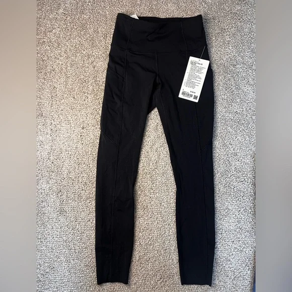 lululemon women’s  Black Leggings - NEW - Fast and Free 25” tight- size 4 - Picture 4 of 4